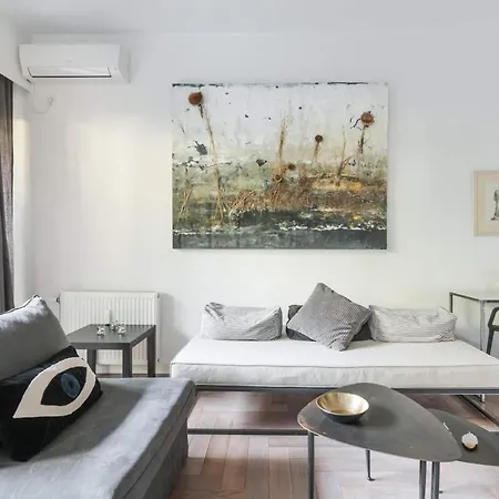Vibrant Urban Chic Apartment *